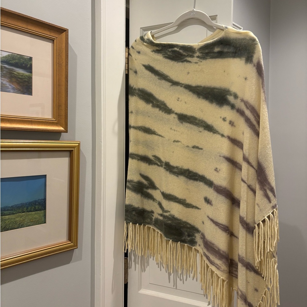Stitch & Needle Cashmere Sweater in Cream and Gray